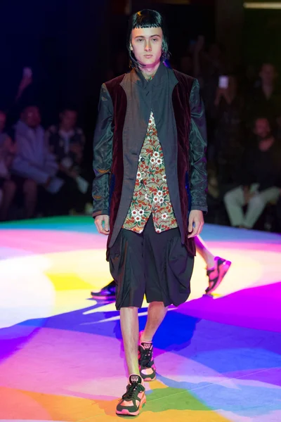 Look 10